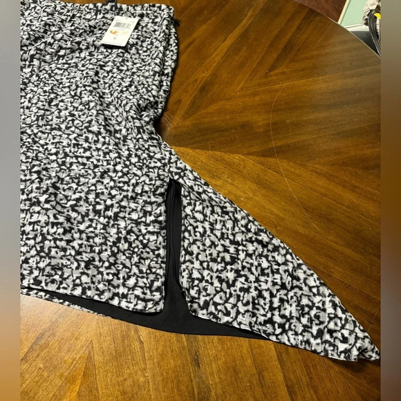 Dana Buchman Silk Skirt Black White Size 8 Asymmetrical Hem Ruching Y2K NWT - Picture 3 of 8